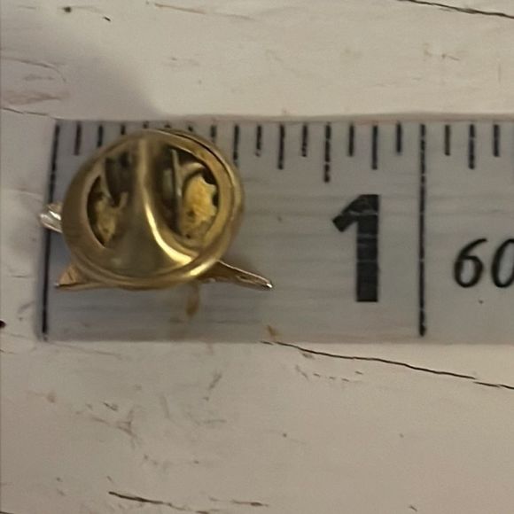 Vintage 0.75” Home Interiors gold tone hummingbird hat/lapel/tie pin - Picture 9 of 10